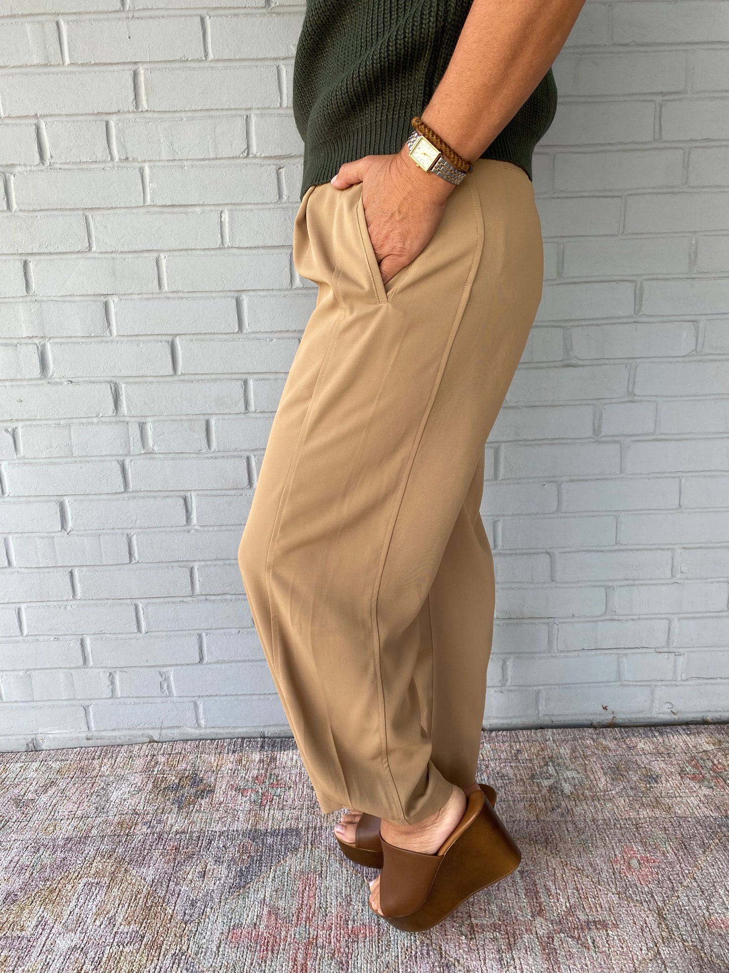 Andréa Cropped Trousers in Latte