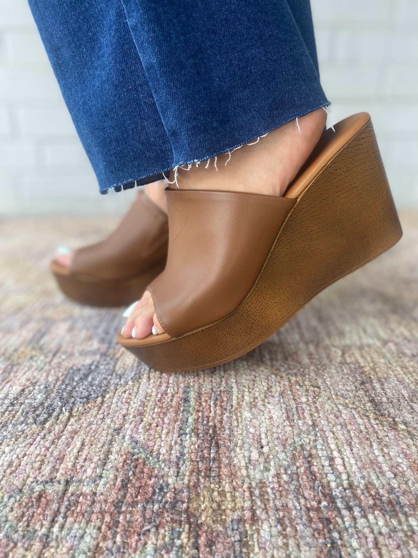 Kris Platform Wedge