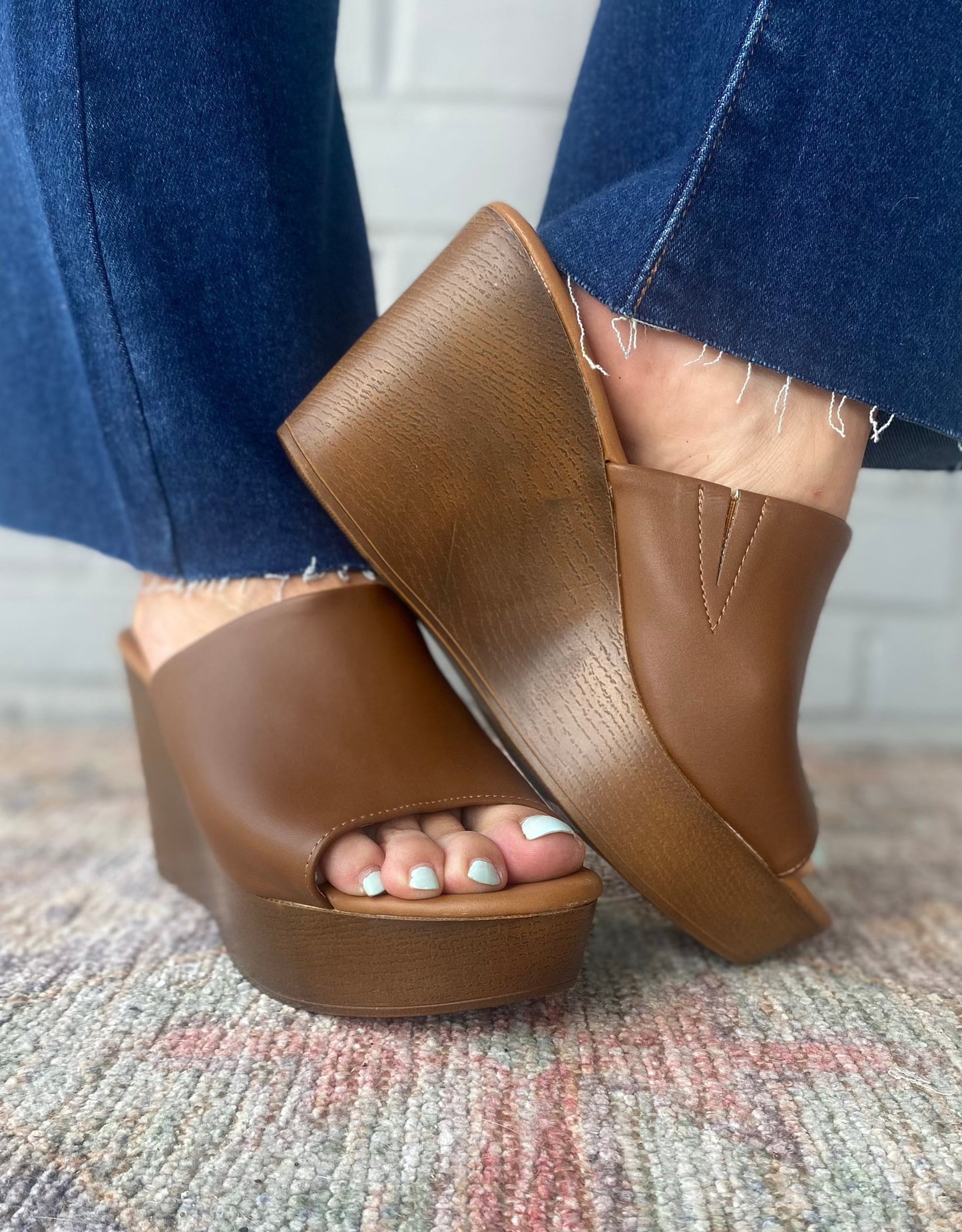 Kris Platform Wedge