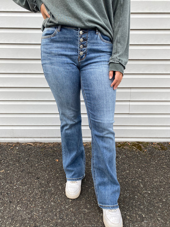 Load image into Gallery viewer, Claire Vintage Bootcut Jean
