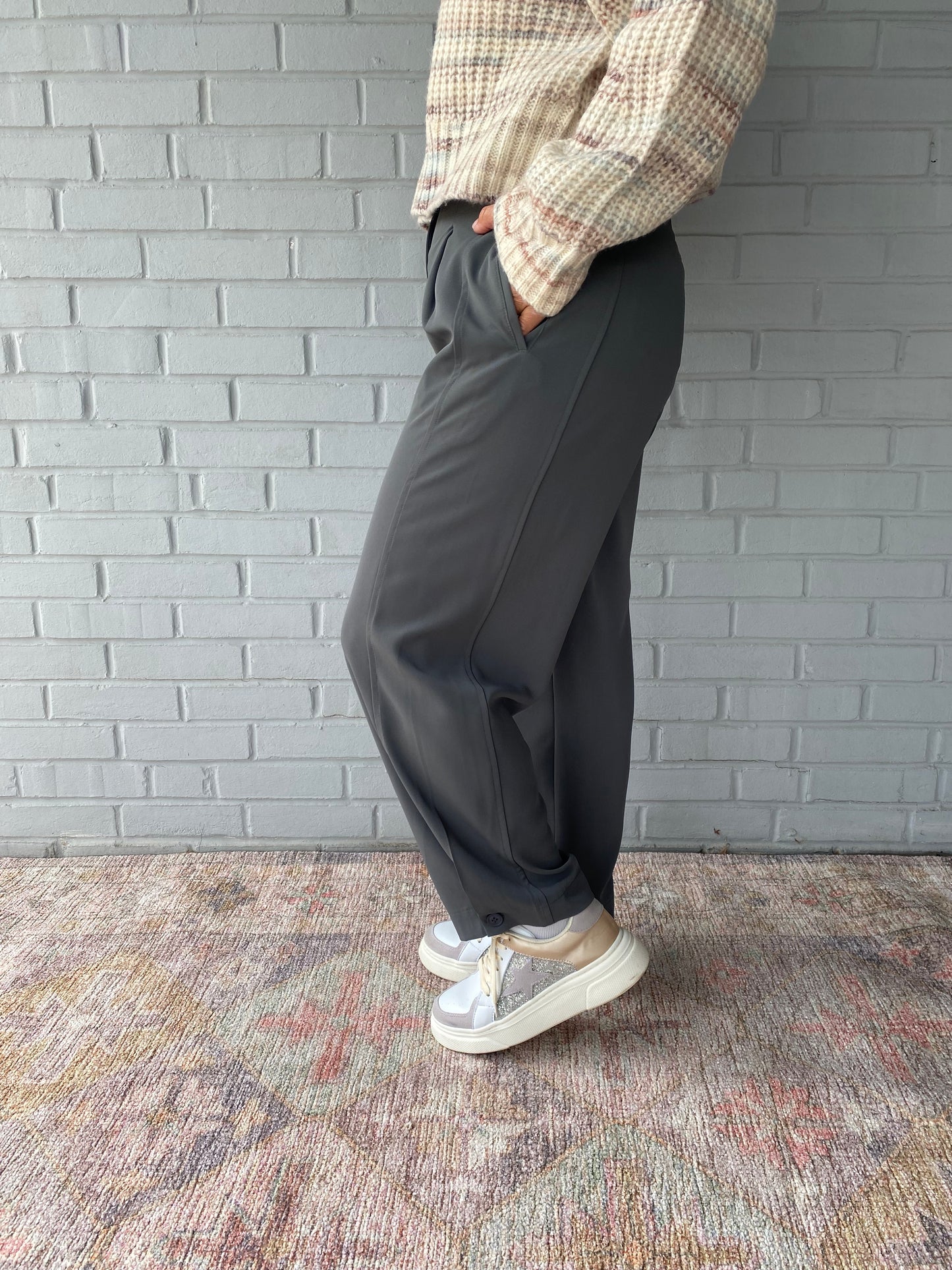 Load image into Gallery viewer, Andréa Cropped Trousers in Charcoal
