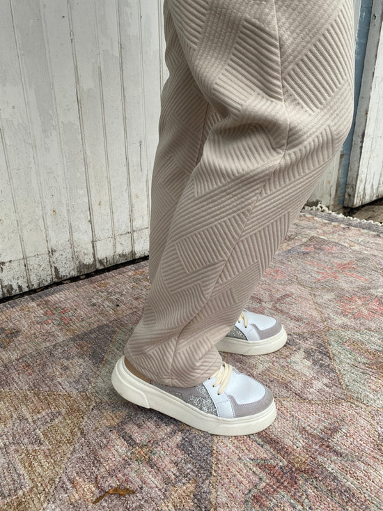 Jogging Around Town Bottom Sand
