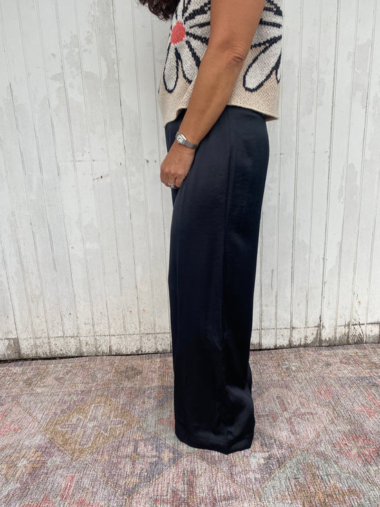 Load image into Gallery viewer, Mabel Wide Leg Dress Pants in Black
