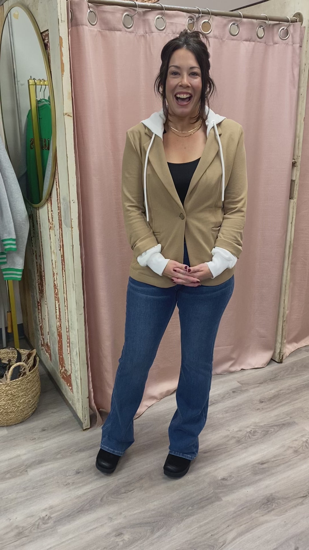 Load and play video in Gallery viewer, Terri Sweatshirt Blazer

