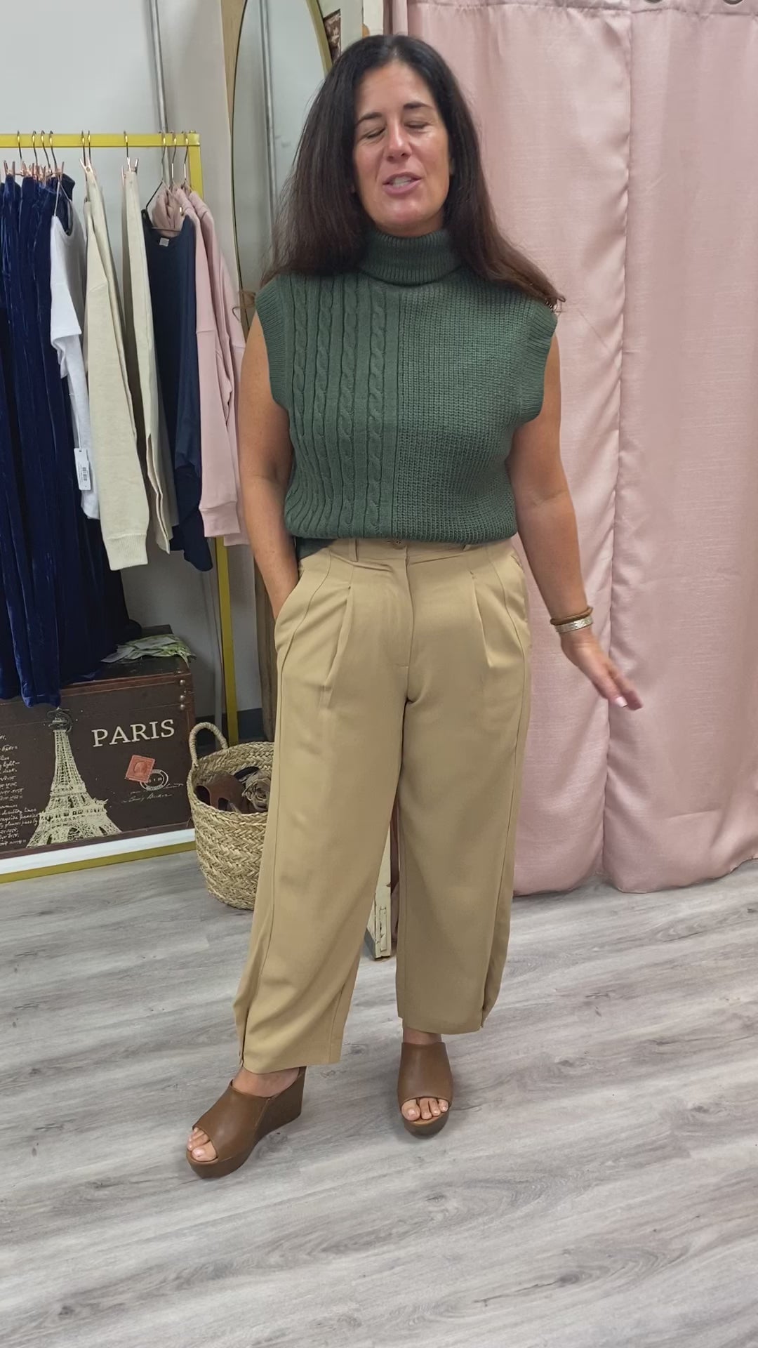 Load and play video in Gallery viewer, Andréa Cropped Trousers in Latte
