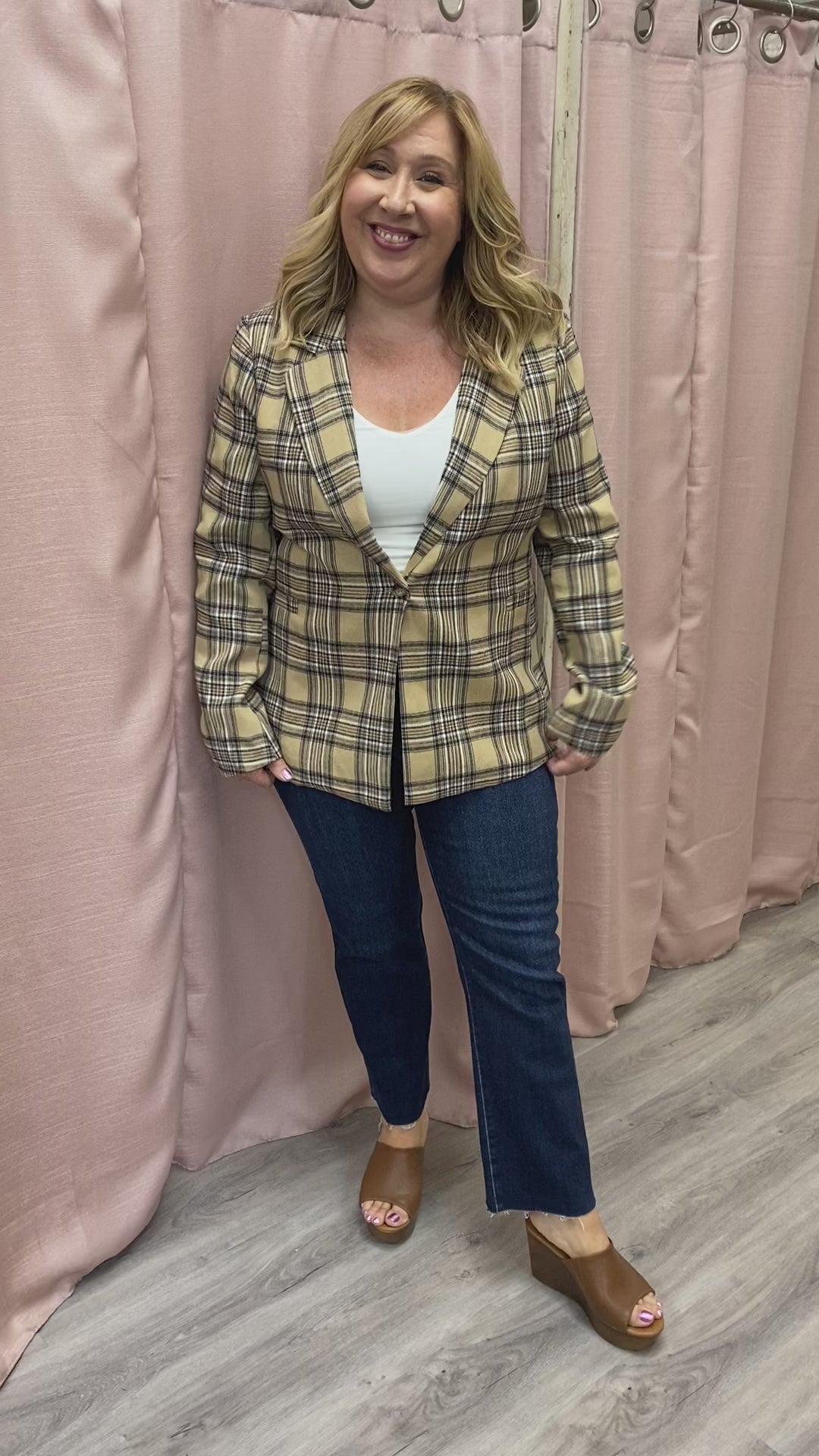 Load and play video in Gallery viewer, Plaid Me Up Blazer
