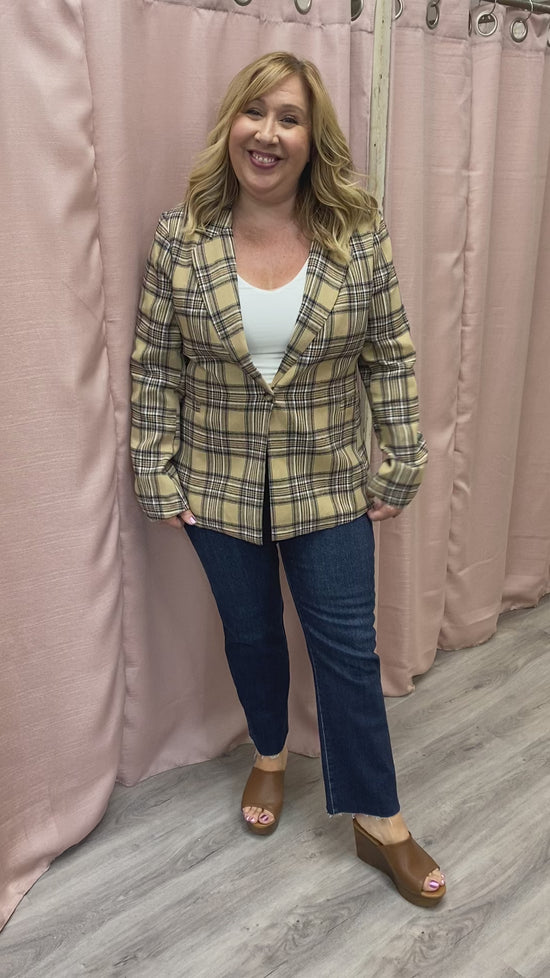Load and play video in Gallery viewer, Plaid Me Up Blazer
