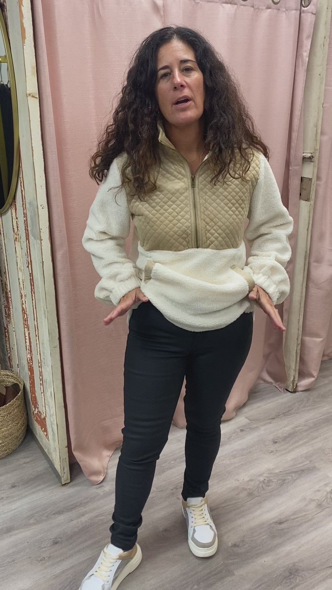 Load and play video in Gallery viewer, Ana Skinny Ankle Jeans in Black
