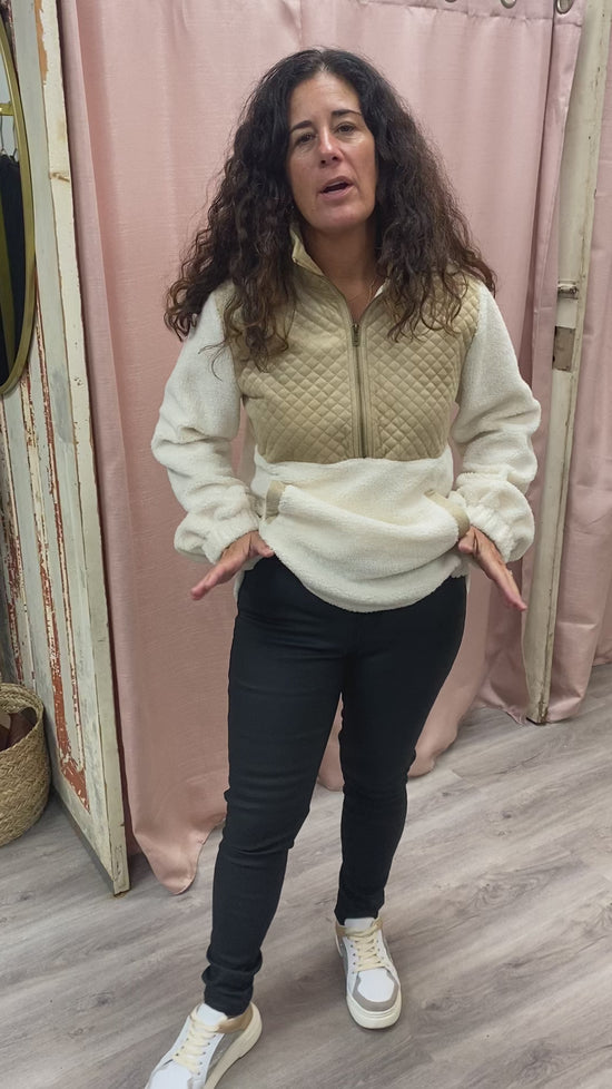 Load and play video in Gallery viewer, Ana Skinny Ankle Jeans in Black
