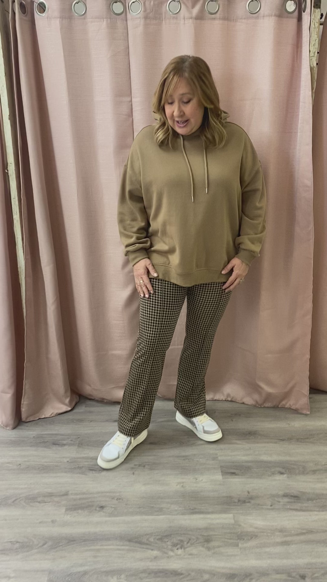 Load and play video in Gallery viewer, Check Mate Knit Pant in Brown
