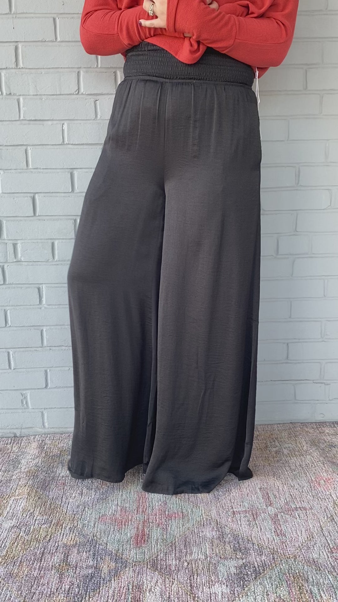Load and play video in Gallery viewer, Sasha in Satin Wide Pants Black
