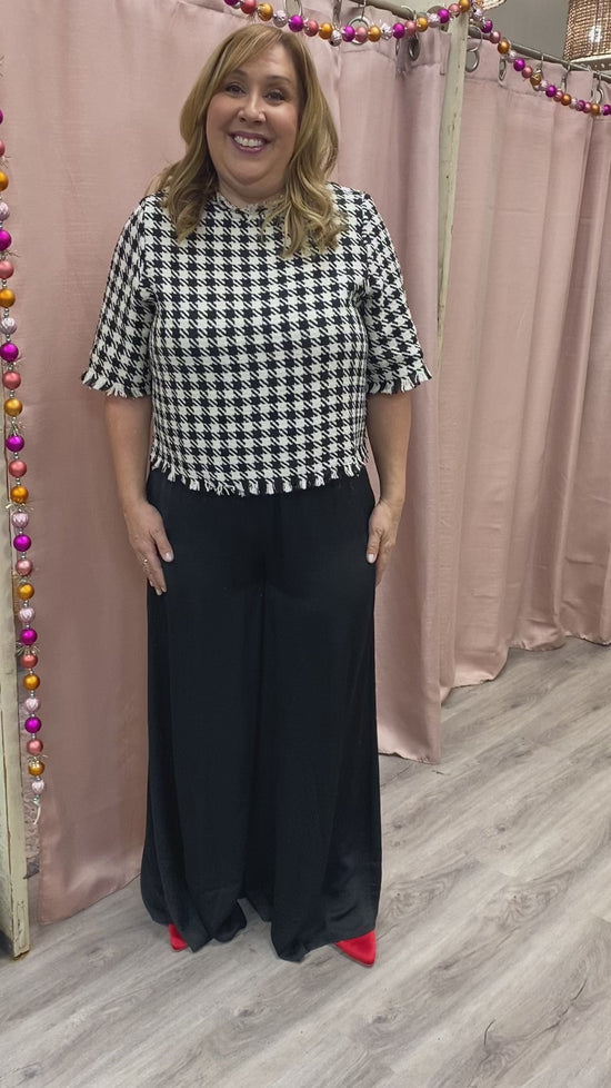 Load and play video in Gallery viewer, Sasha in Satin Wide Pants Black
